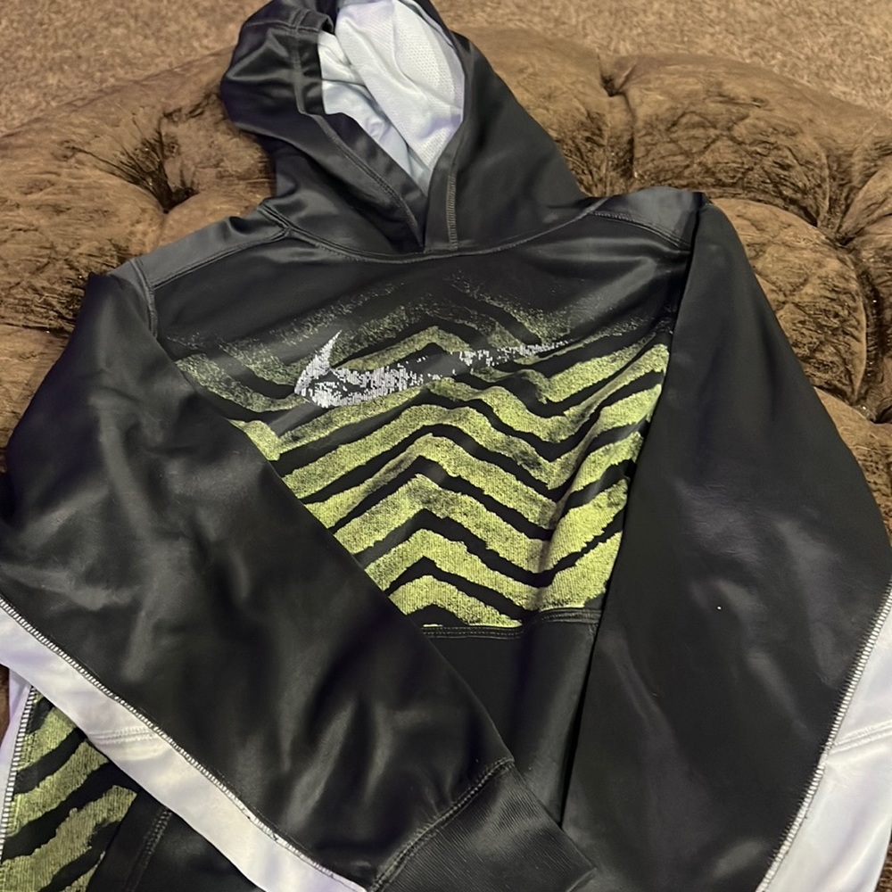 Nike Gray and Green Therma-Fit Hoodie with front pocket
